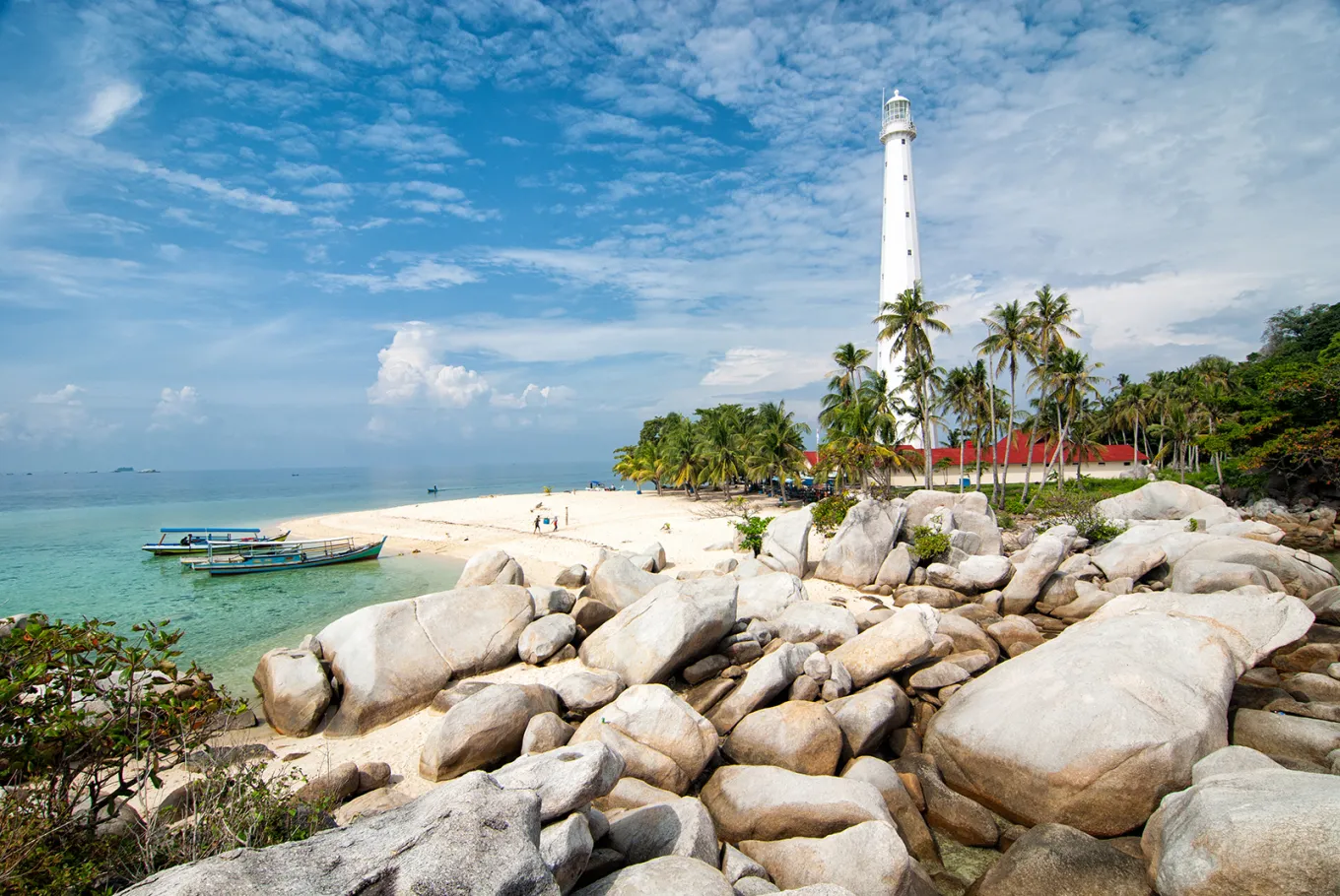 Pulau Lengkuas Belitung: Iconic Lighthouse, Crystal Waters, and Island Adventure